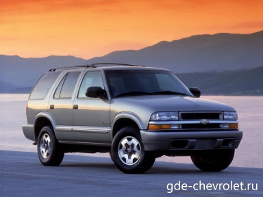 : Chevrolet Blazer спереди, сбоку