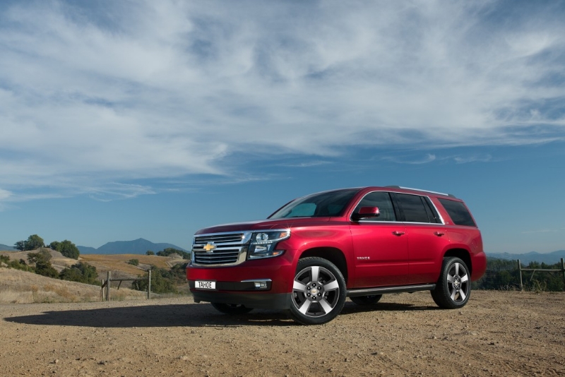 Chevrolet Tahoe: спереди слеа