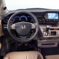 : передняя панель Honda FR-V