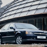 : Chevrolet Evanda спереди и сбоку