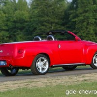 : Chevrolet SSR сбоку, сзади
