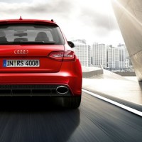 : Audi RS 4 Avant вид сзади