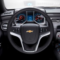 Chevrolet Camaro: приборная панель
