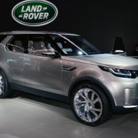 Land Rover Discovery Sport: справа