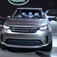 Land Rover Discovery Sport: спереди