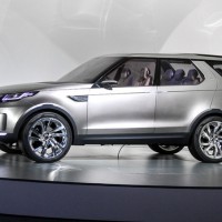 Land Rover Discovery Sport: слева сбоку