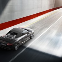 Audi R8 Spyder: справа сзади