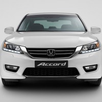 Honda Accord: спереди