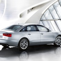 Audi А6: справа сзади