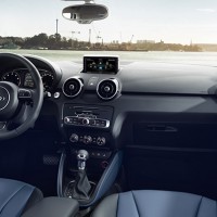 Audi A1 Sportback: салон спереди, панель передняя