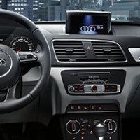 Audi Q3: салон спереди